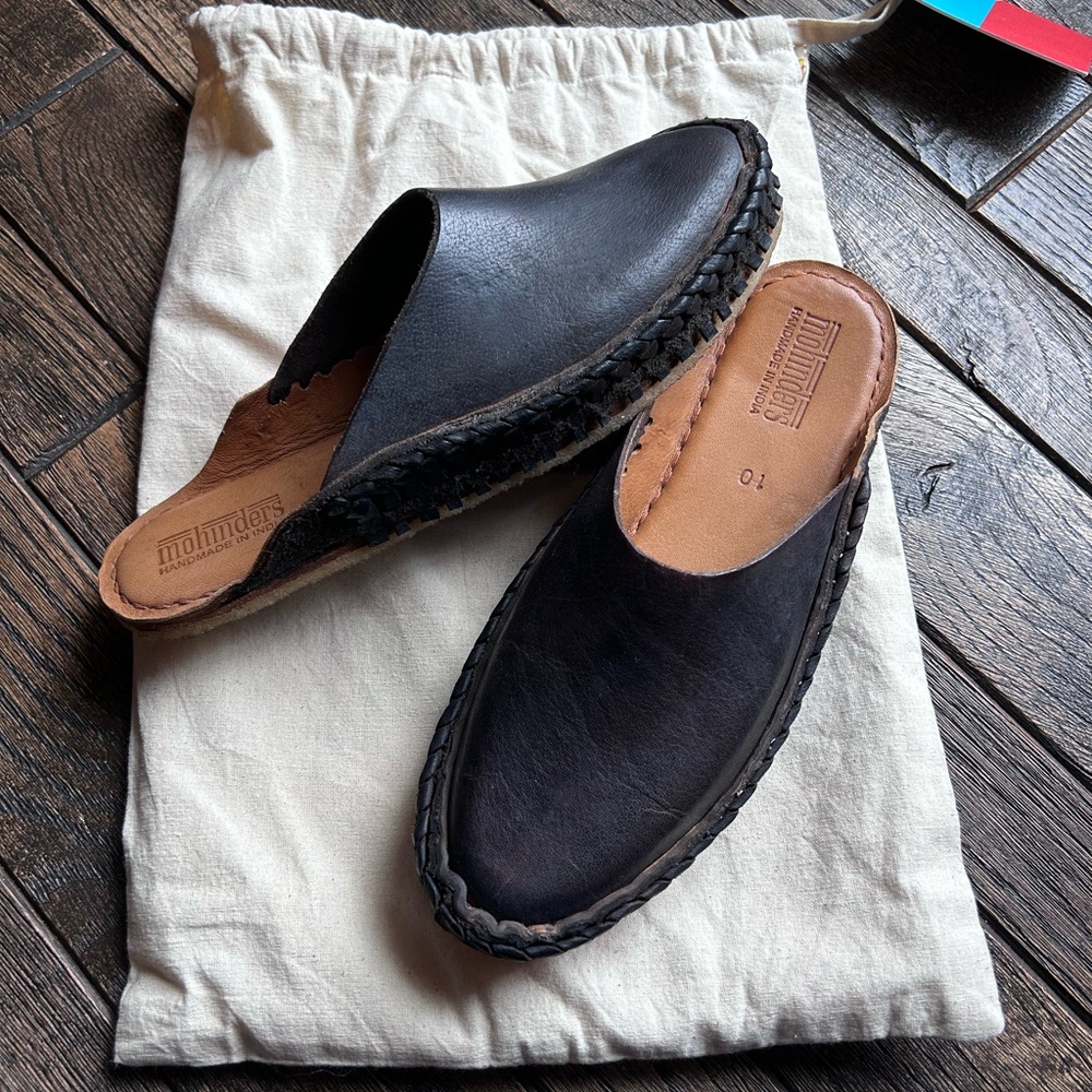 Mohinder black leather slides